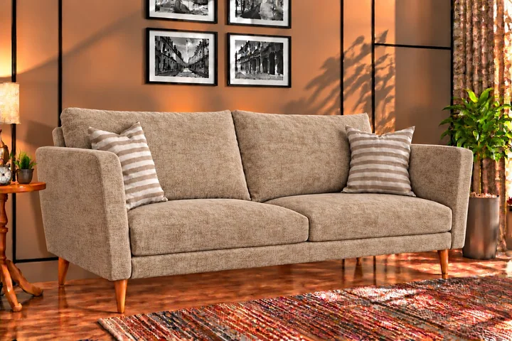 Kima SR 03 on a sofa