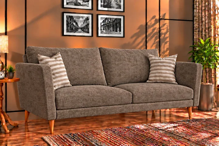 Kima SR 04 on a sofa