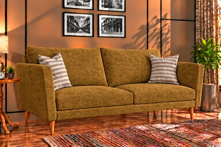 Kima SR 05 on a sofa