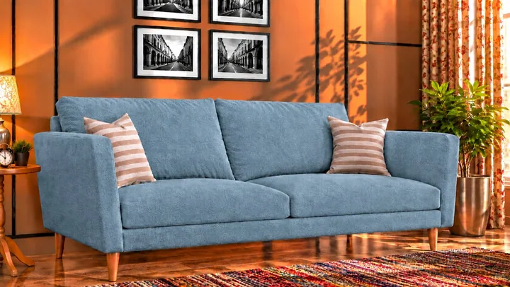 Maurice SR 16 on a sofa
