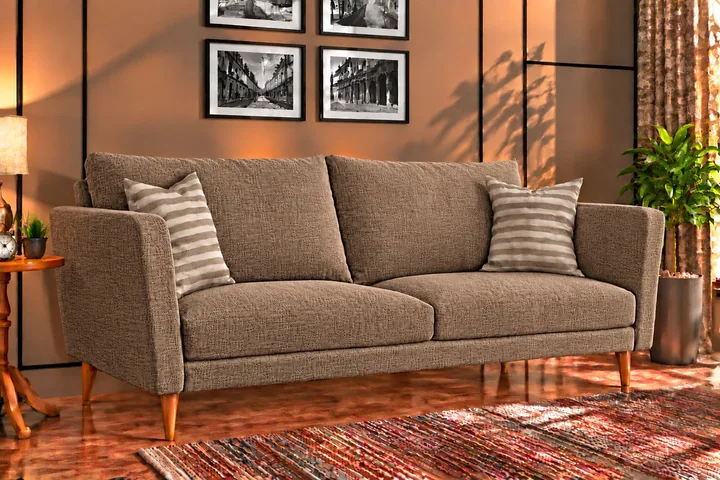 Stellar SR 19 on a sofa